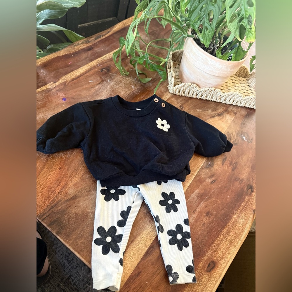 Cat & Jack Navy Kids Sweatshirt with Cream Floral Detail